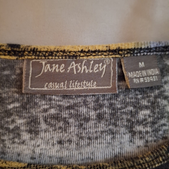 Jane Ashley Women's Gray and Gold 3/4 Sleeve Graphic Top - Picture 4 of 7